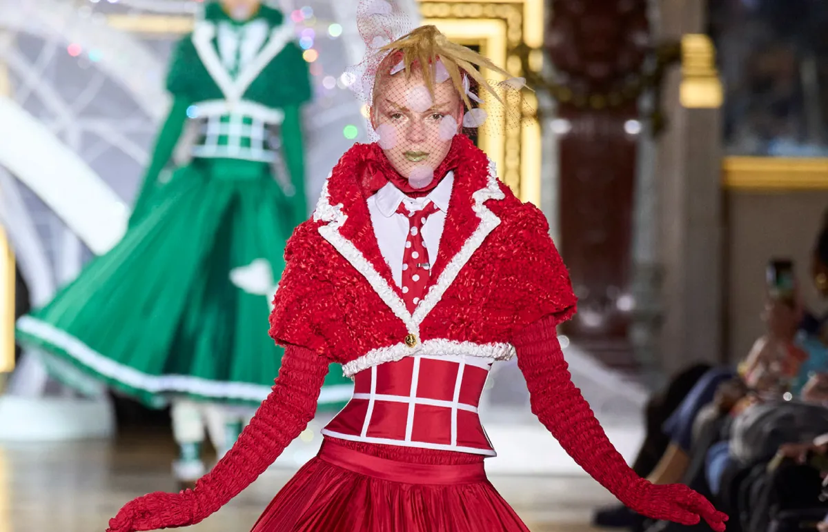 تنورة الكرينولين الفيكتورية The Victorian Crinoline