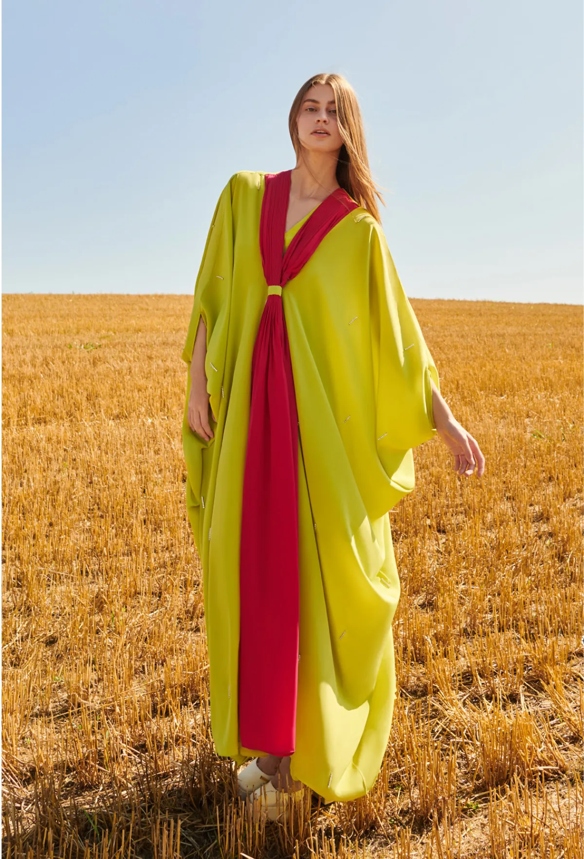 أزياء من تصميم المصممة نور البحراني