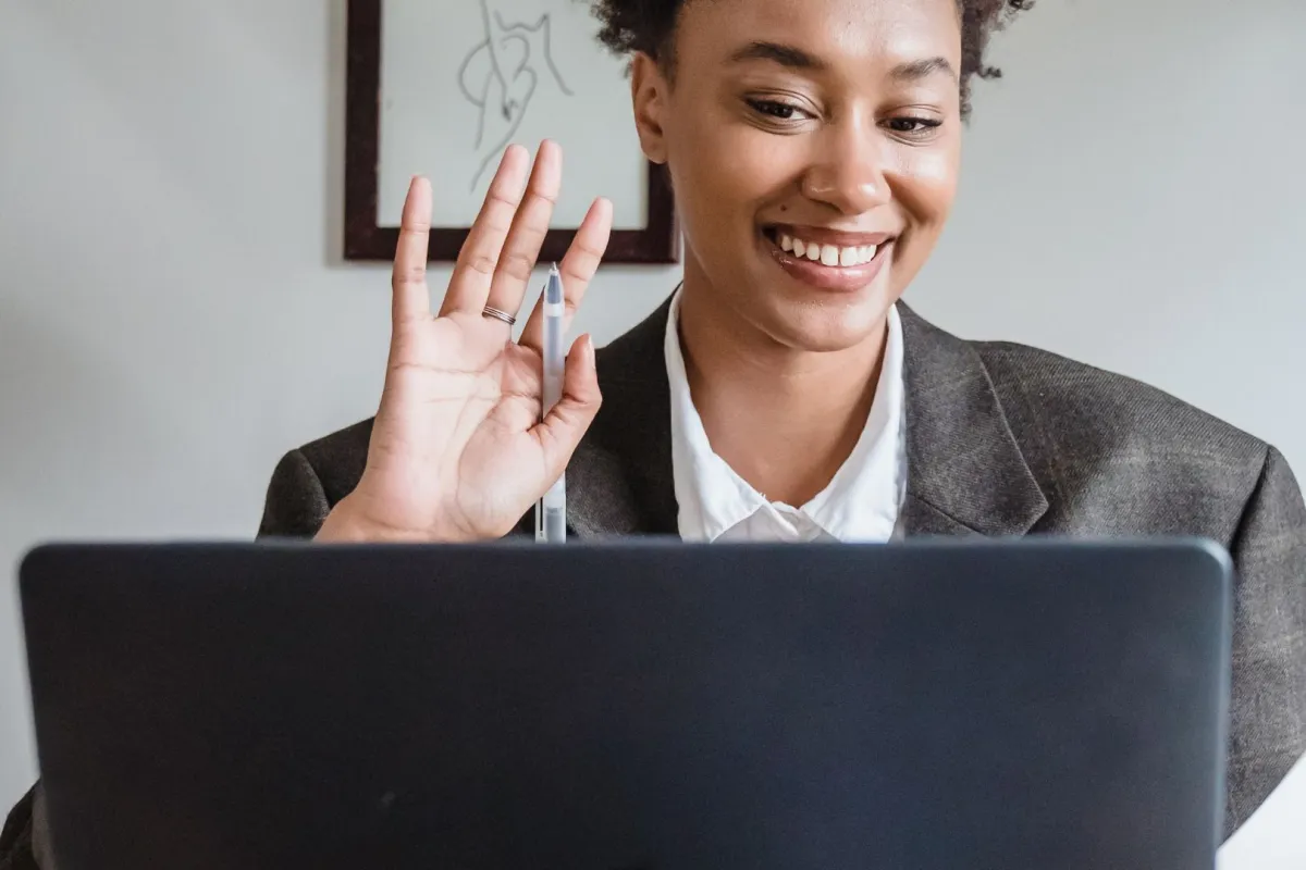 التعارف عبر الإنترنت