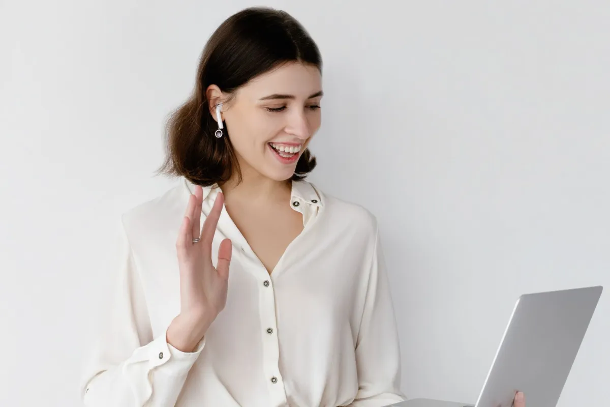 التعارف عبر الإنترنت