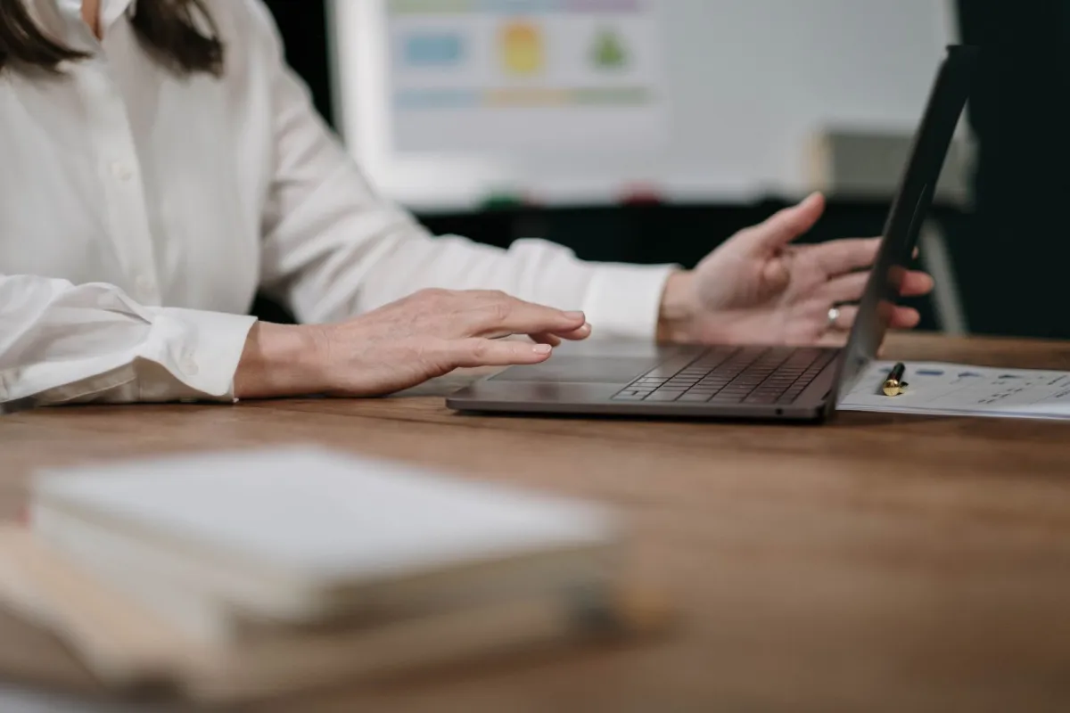 التعارف عبر الإنترنت