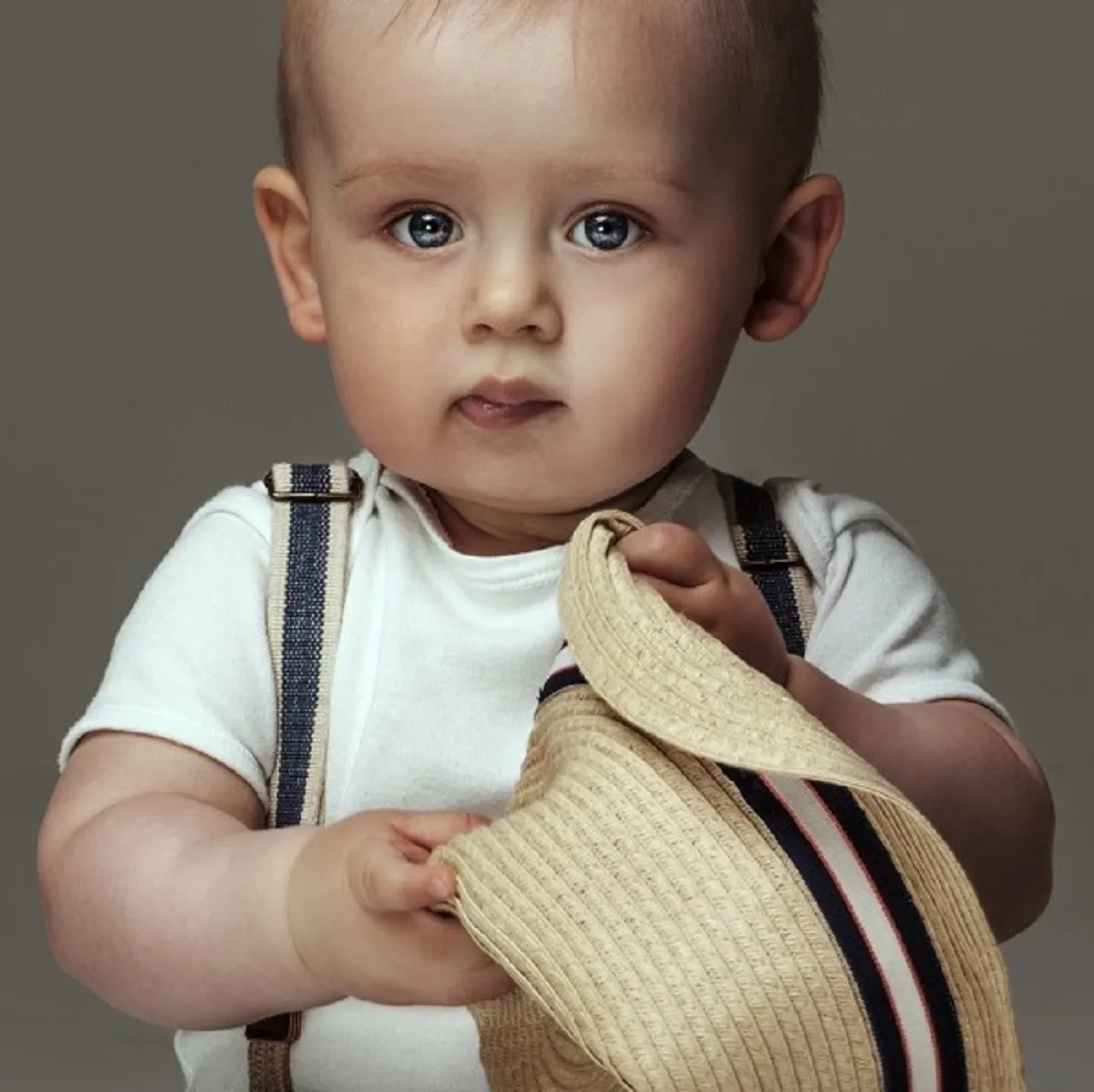 صورة لطفل من مواليد مارس