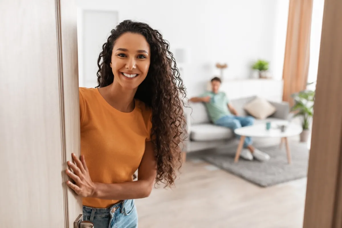 على صاحب(ة) المنزل الابتسام في وجه الضيف