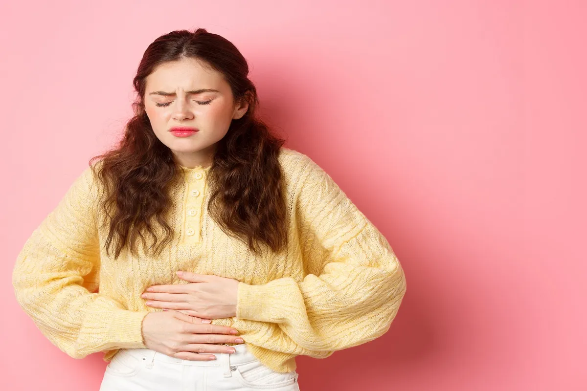 علاج حرقة المعدة في المنزل (المصدر: Freepik)