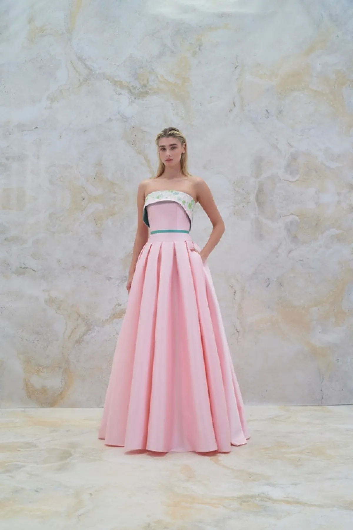 فستان بليسيه طويل من رامي العلي Rami Al Ali