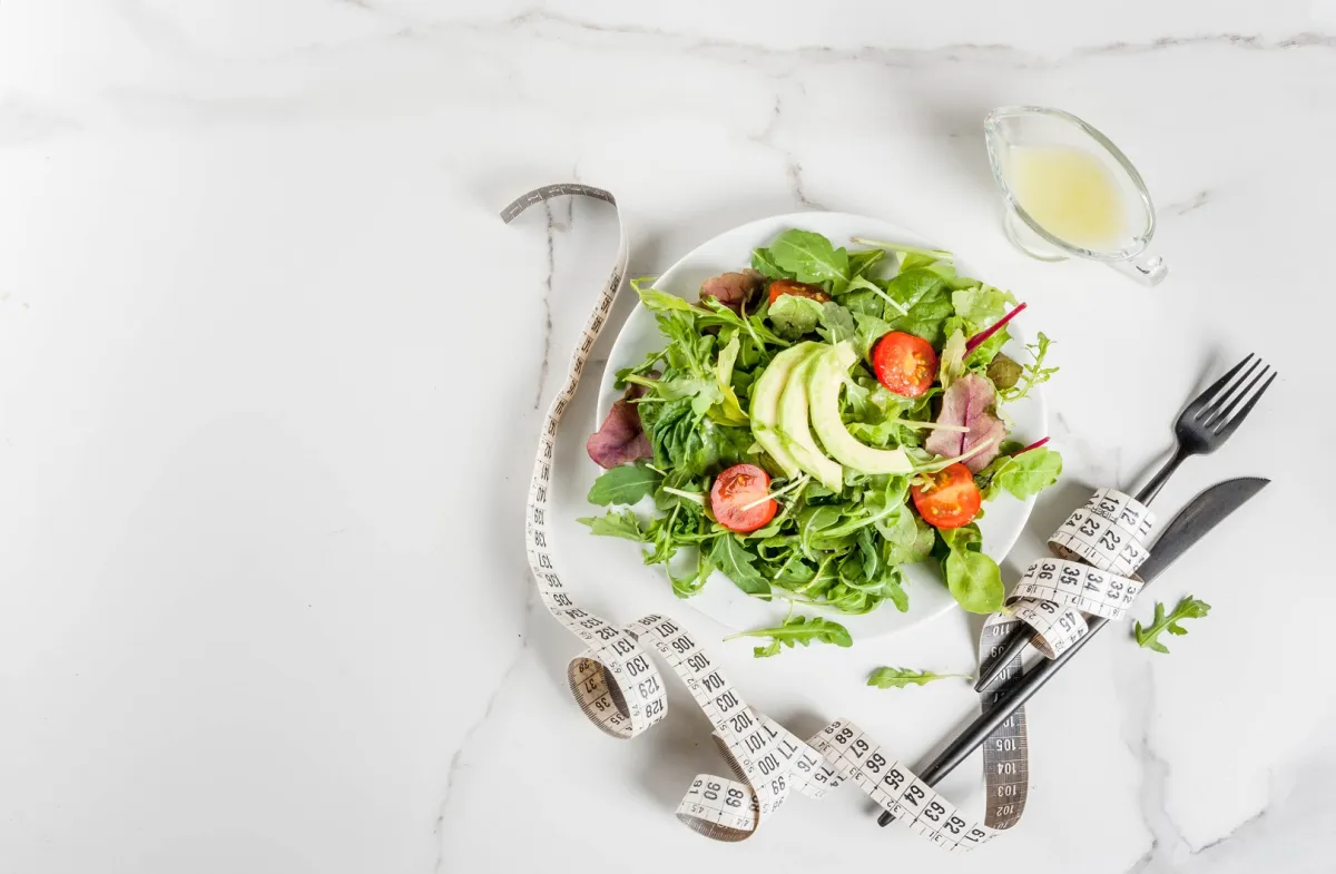 يعتمد الرجيم الكيميائي على تناول الخضروات المسلوقة والكثير من الماء والقليل من الملح (المصدر: Adobe.Stock)