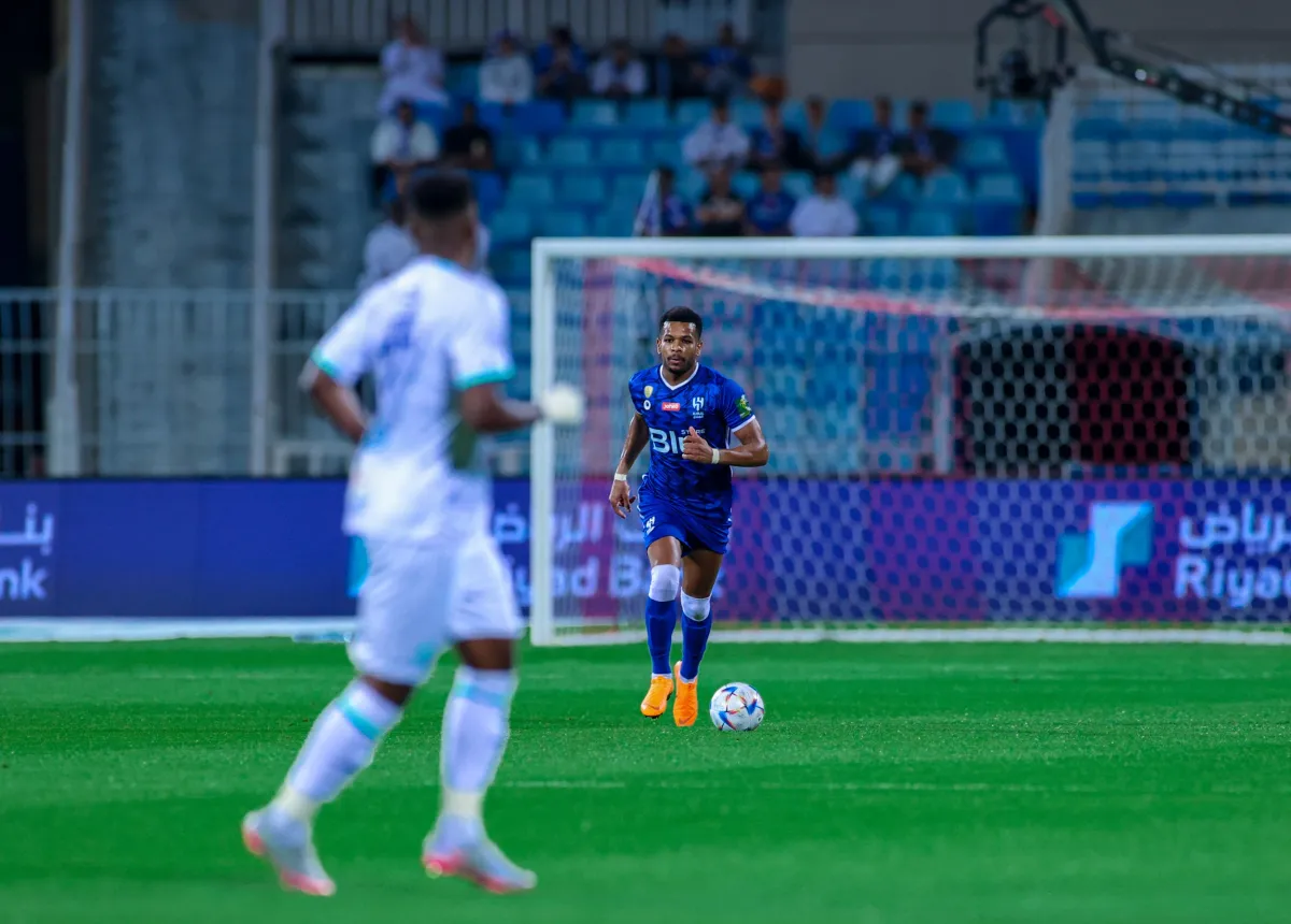من مباراة الهلال والفتح