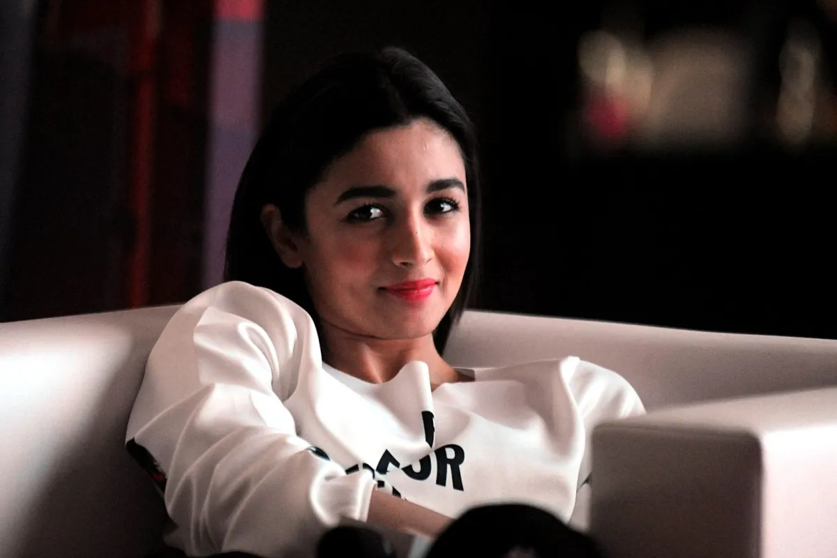 Alia Bhatt in Mumbai late March 21, 2017. STR / AFP