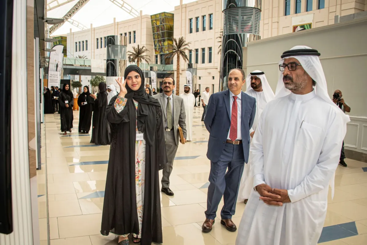 دعم الإبداع البحثي لطالبات جامعة زايد- الصورة من مركز حمدان بن محمد لإحياء التراث 