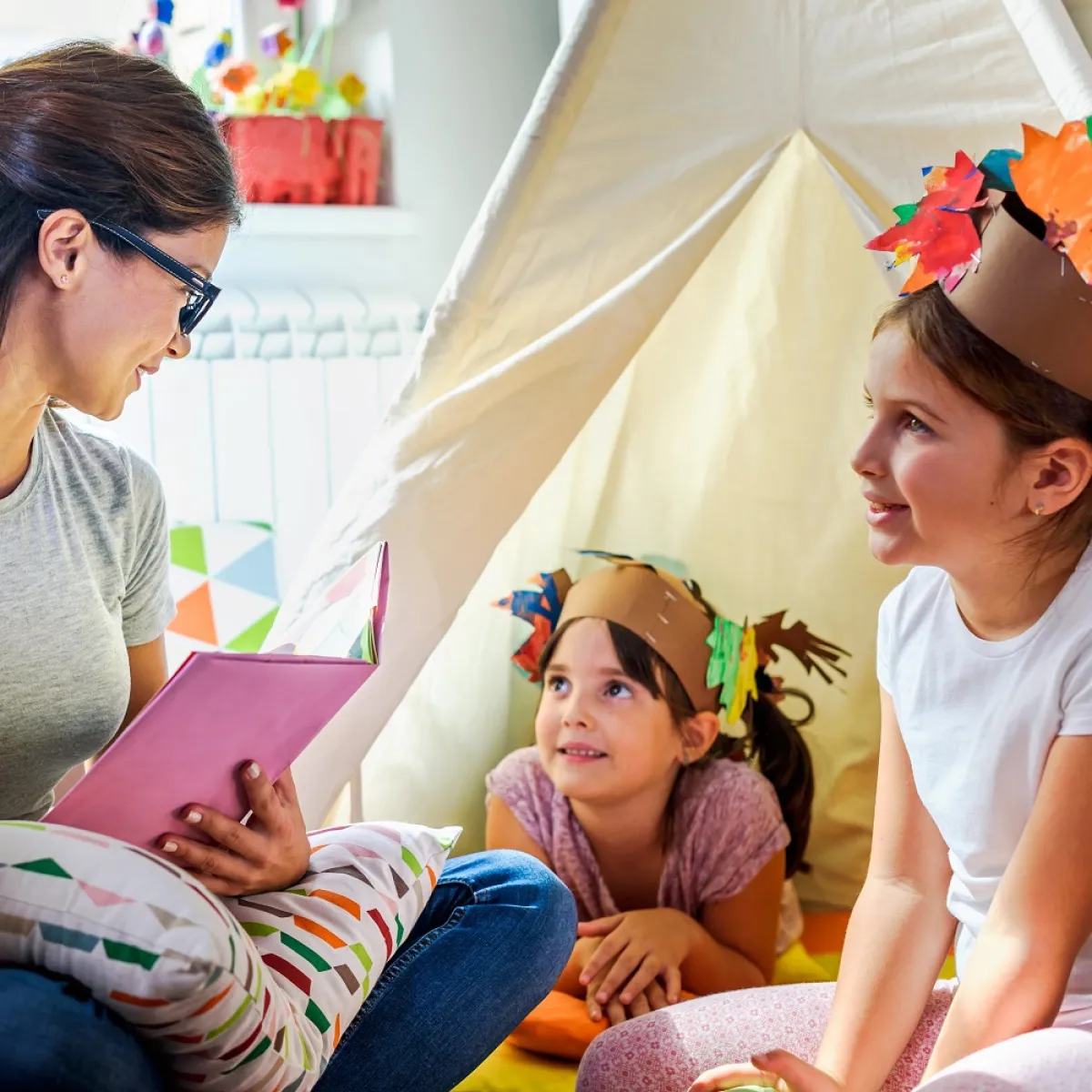 صوة تعبيرية لانتباه الأطفال وتركيزهم