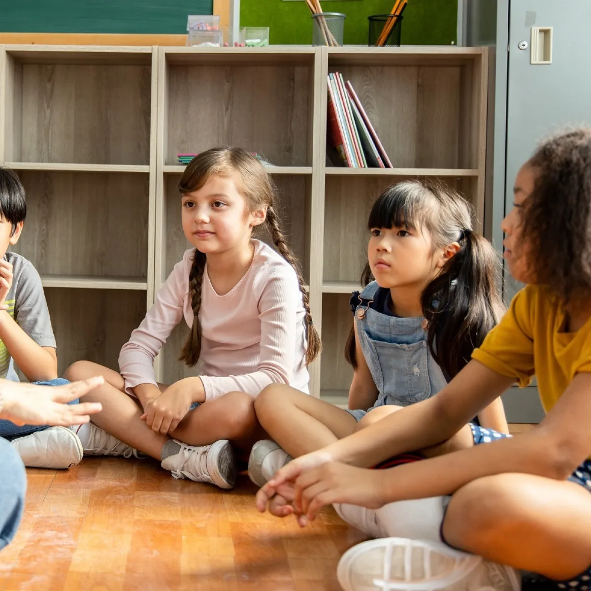 صورة تعبيرية عن جذب انتباه الاطفال