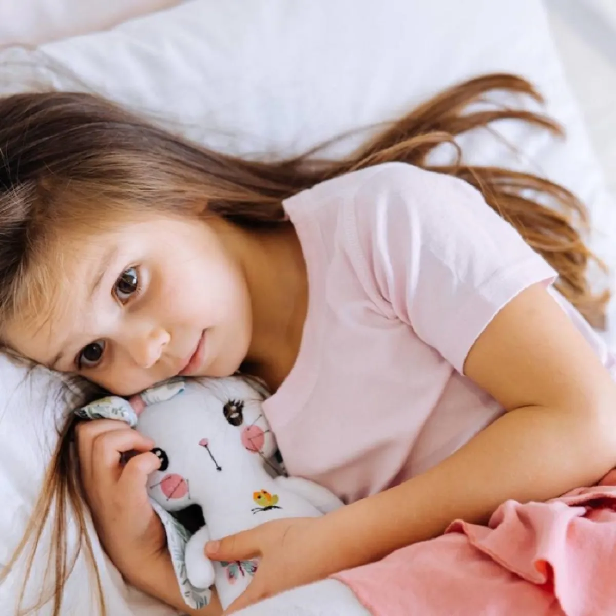 صورة لطفلة صغيرة قلقة