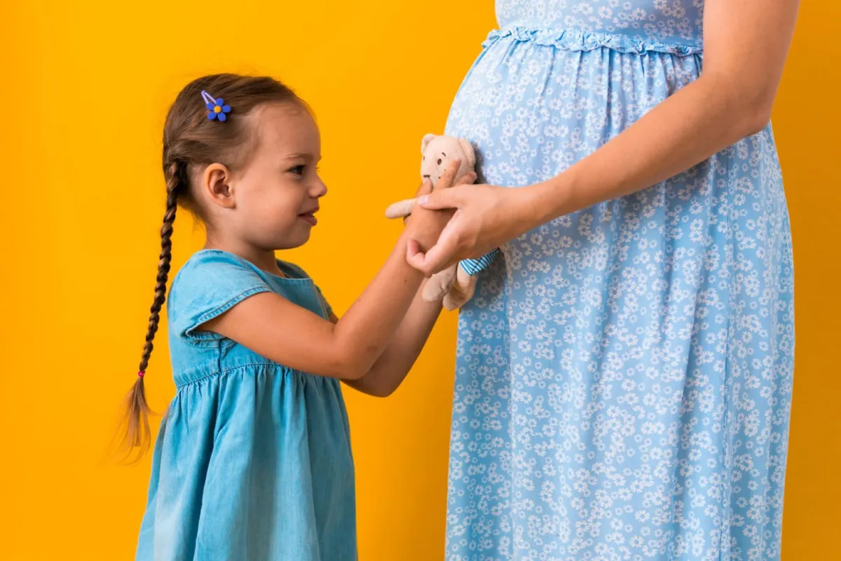 صورة للون الأزرق وهو دلالة الحمل بولد