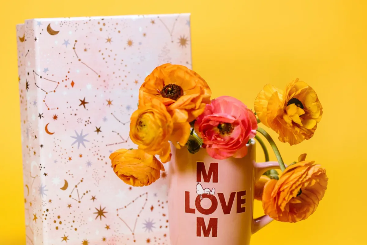 أجمل هدايا تفضلها الأمهات كبار السن في يوم الأم