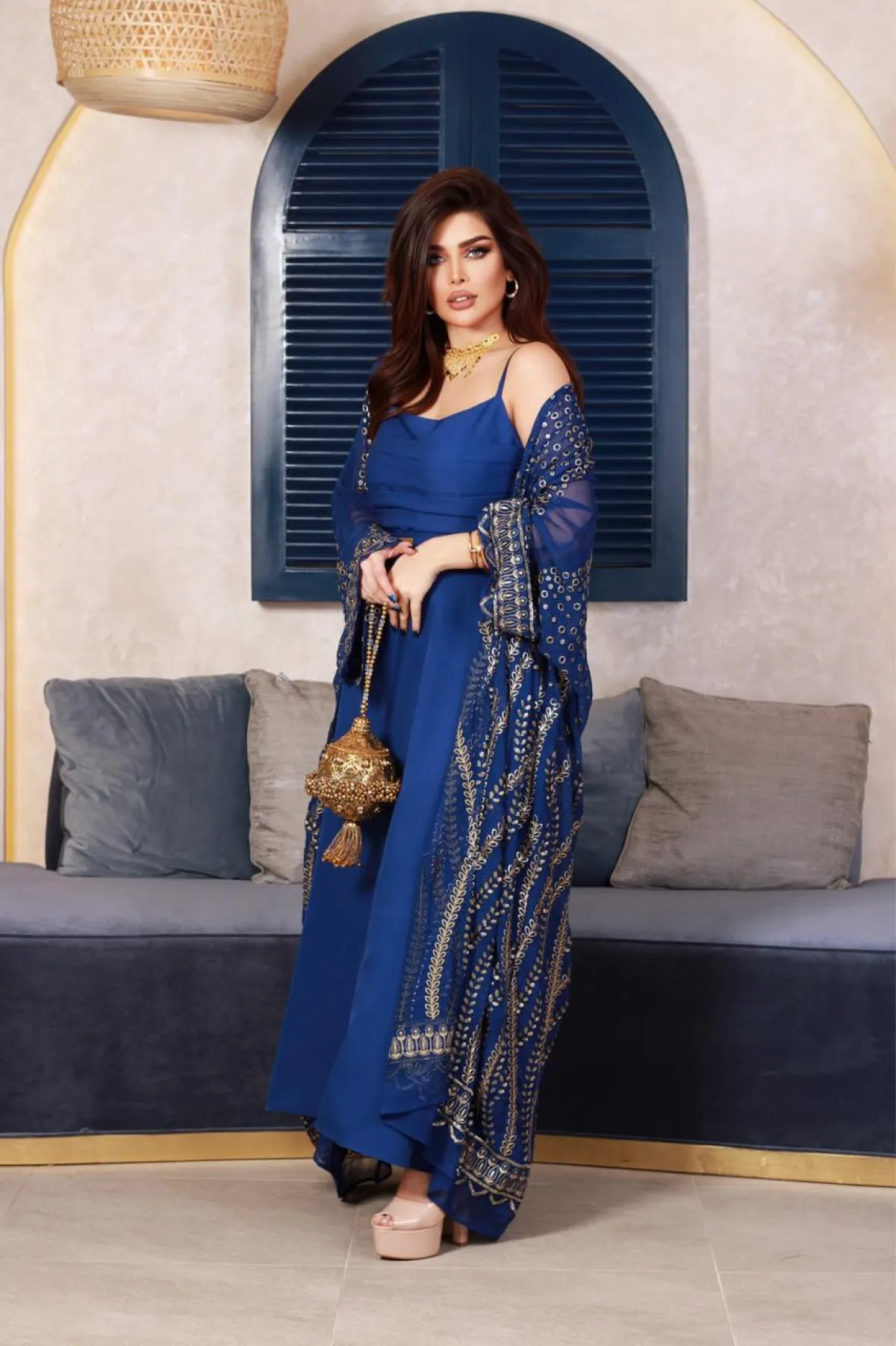 إطلالة رمضانية بالون الازرق من تصميم بشاير