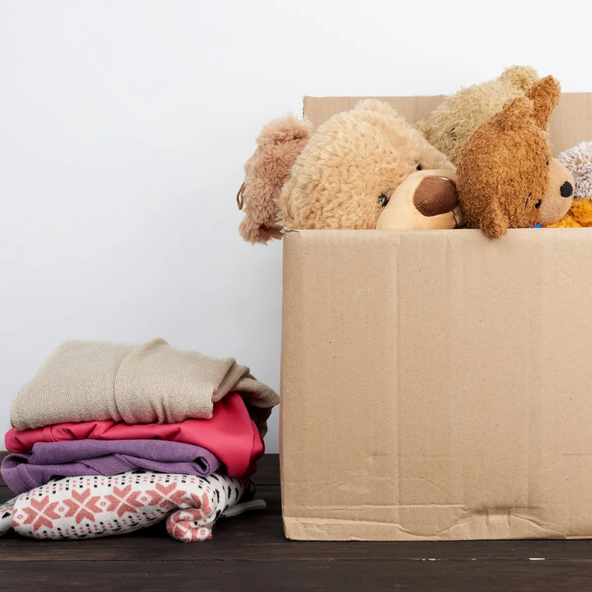 صورة تعبيرية عن مساعدة الآخرين