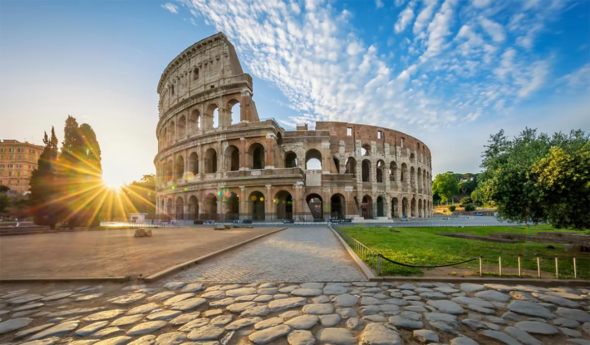 مدرج كولوسيوم الذي يقع في قلب مدينة روما