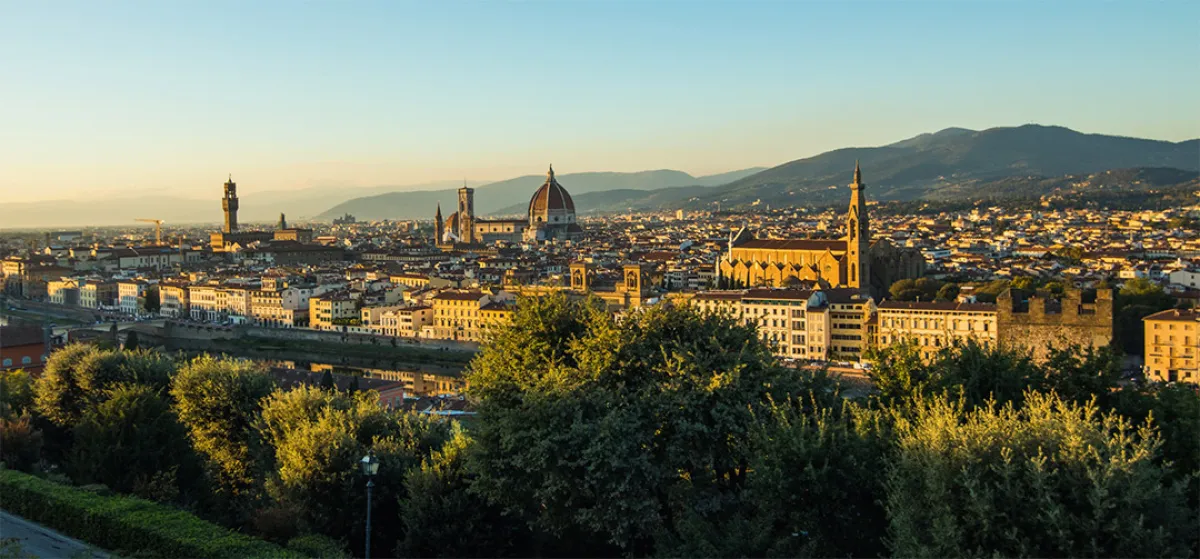 الكاتدرائية الشهيرة في فلورنسا تبدو من بعيد