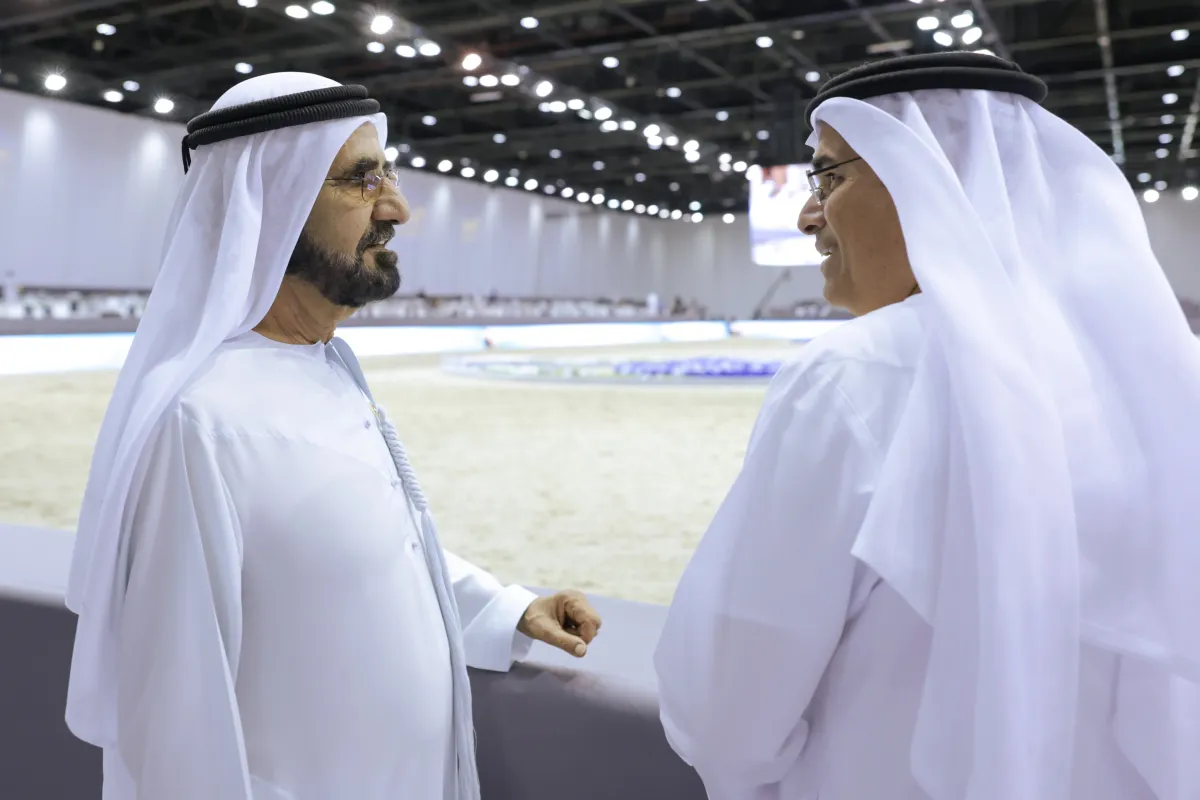حاكم دبي يشهد انطلاق فعاليات النسخة العشرين من بطولة دبي الدولية للجواد العربي. الصورة من مكتب دبي الإعلامي