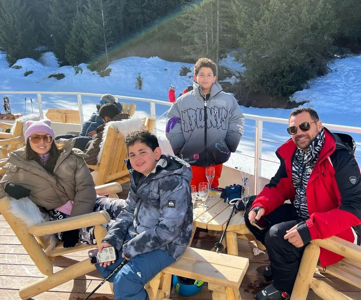 نيكول سعفان وطارق العريان وأبناء أصالة - الصورة من حساب طارق العريان على انستغرام