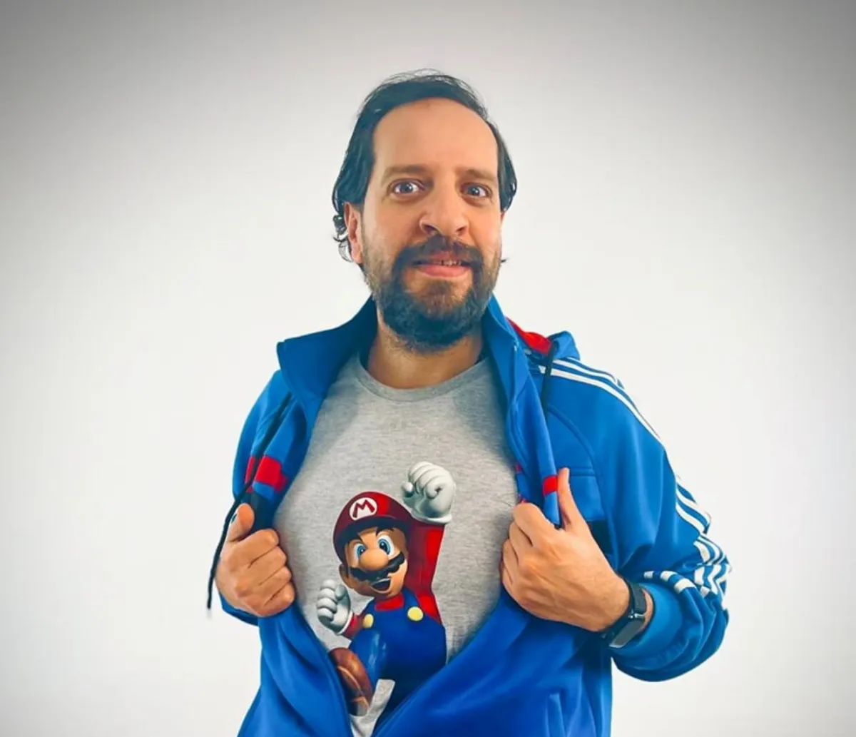 أحمد أمين - الصورة من صفحته الرسمية على الفيس بوك