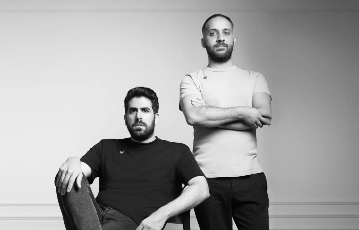 المصممان جورج قزي وأسعد أسطا: بصمتنا التلاعب بالأقمشة والتطريز غير التقليدي