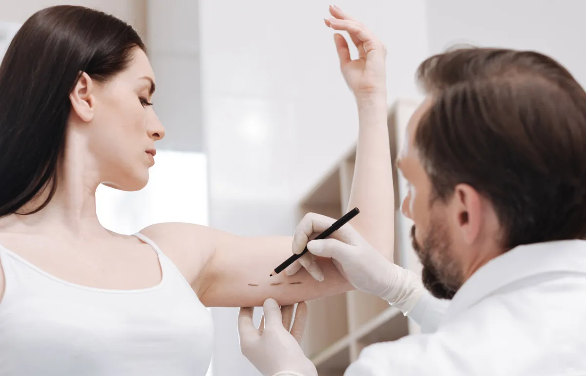 نحت الجسم بتقنية الفيزر «الرباعي الأبعاد» VASER Liposuction