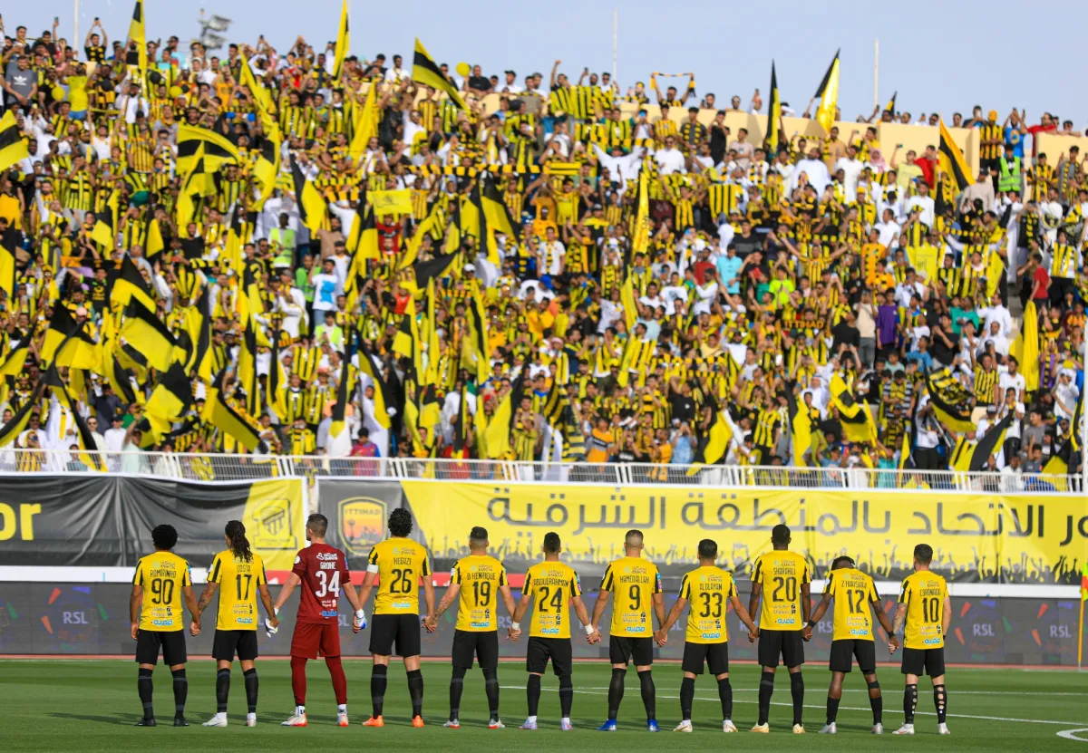 الاتحاد ينتصر على الفتح ويتمسك بصدارة الدوري السعودي