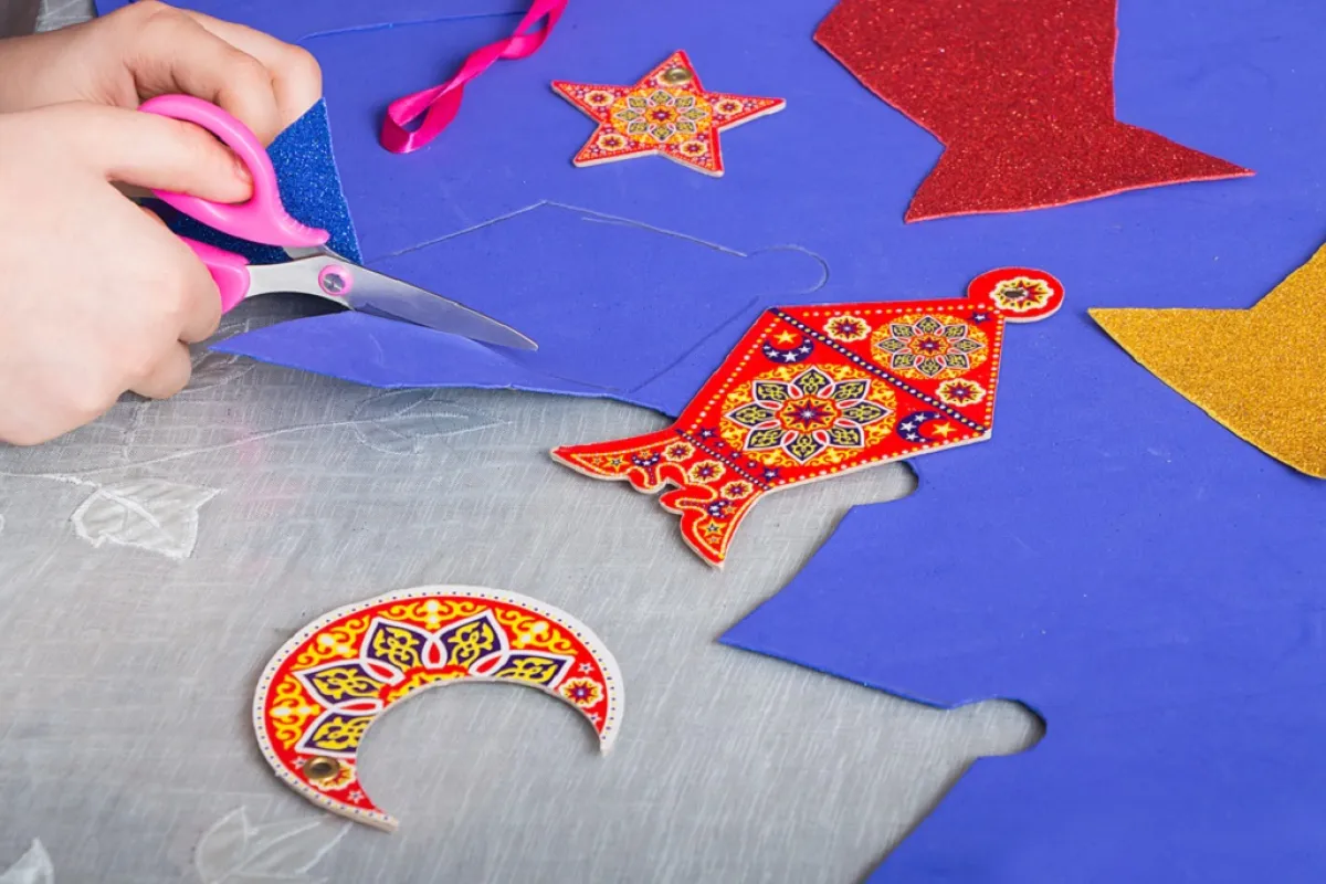 صنع  مجسم الفانوس الكرتون