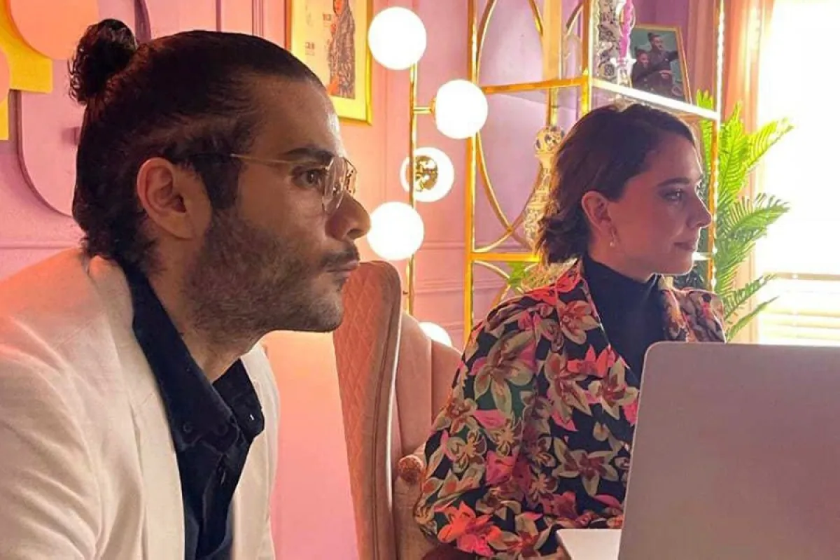 فاطمة البنوي وحكيم جمعة - صورة من المركز الإعلامي لفيلم أحلام العصر