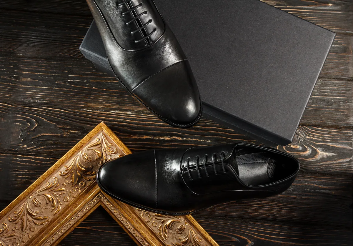 الحذاء الجلدي الأسود