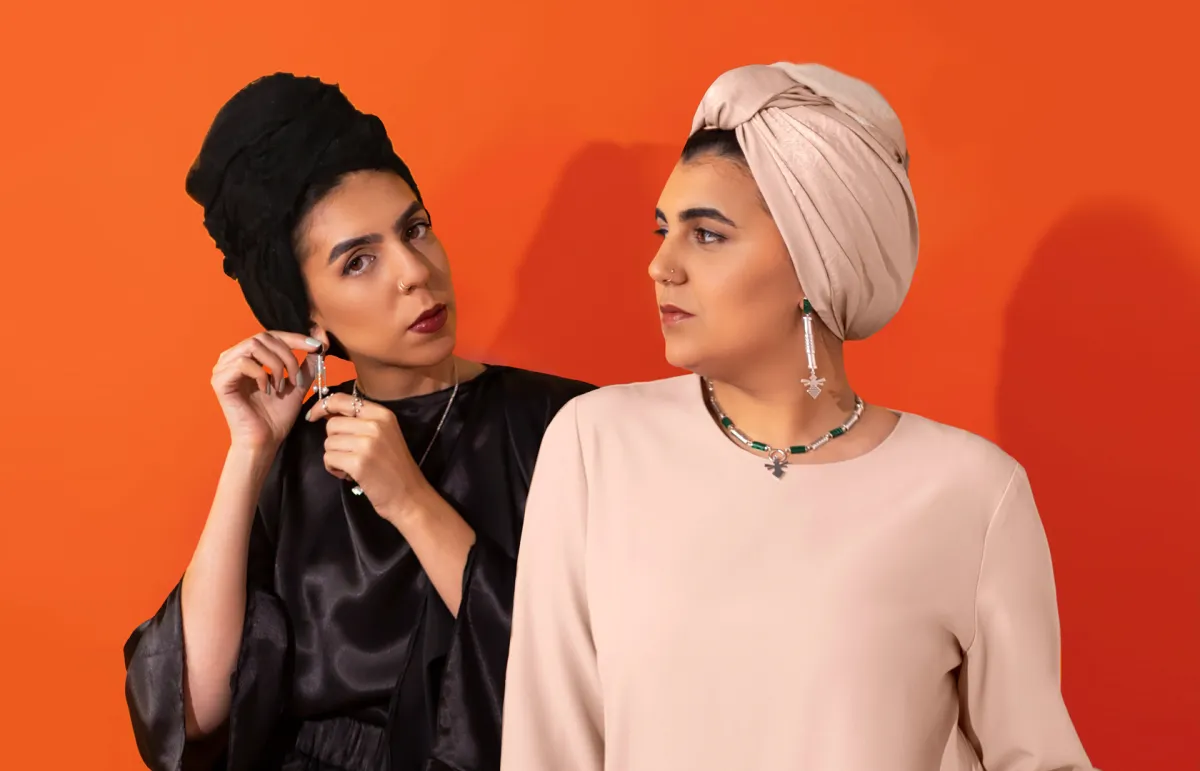 المصممتان سهيلة وندى الشيخ: مجوهراتنا تعطينا إحساساً بالقوة