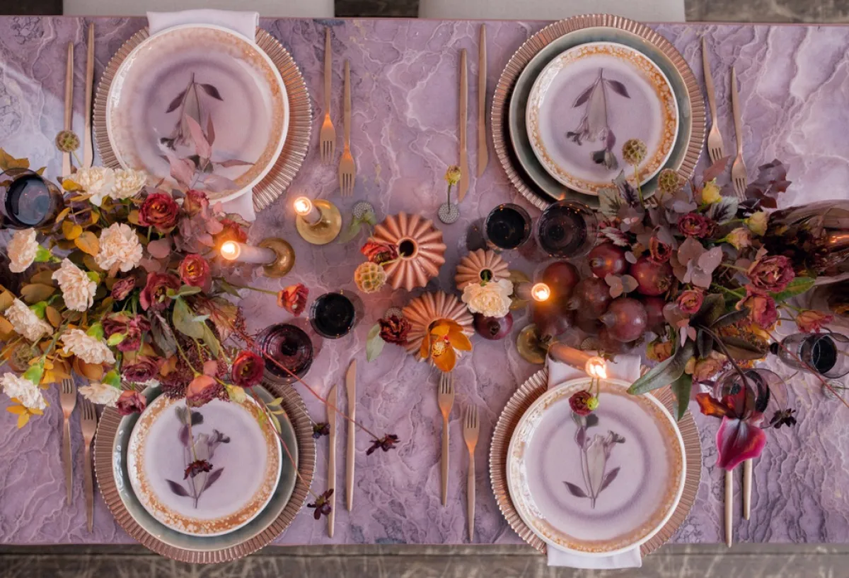 اللون البنفسجي في ديكور الزفاف