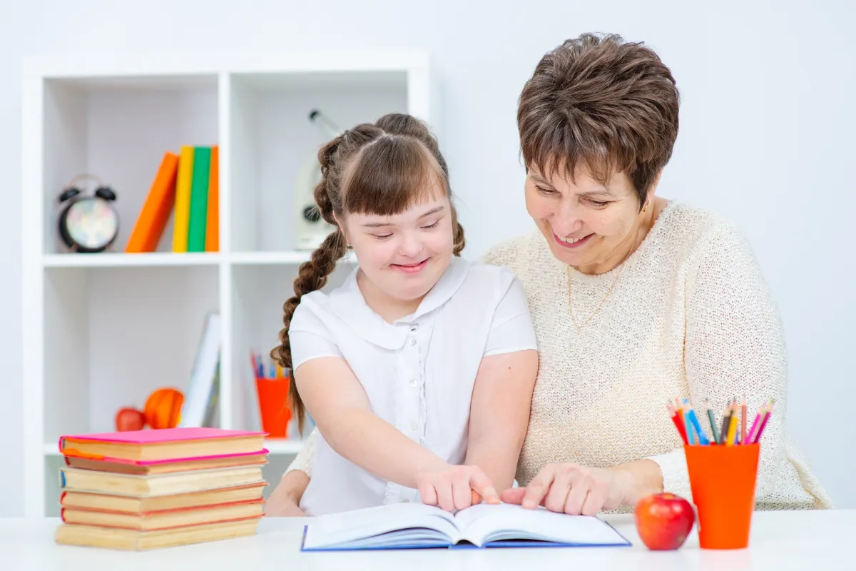 أفضل طرق التعامل مع أطفال متلازمة داون وتحفيزهم على التعلم (المصدر: Adobe.Stock)