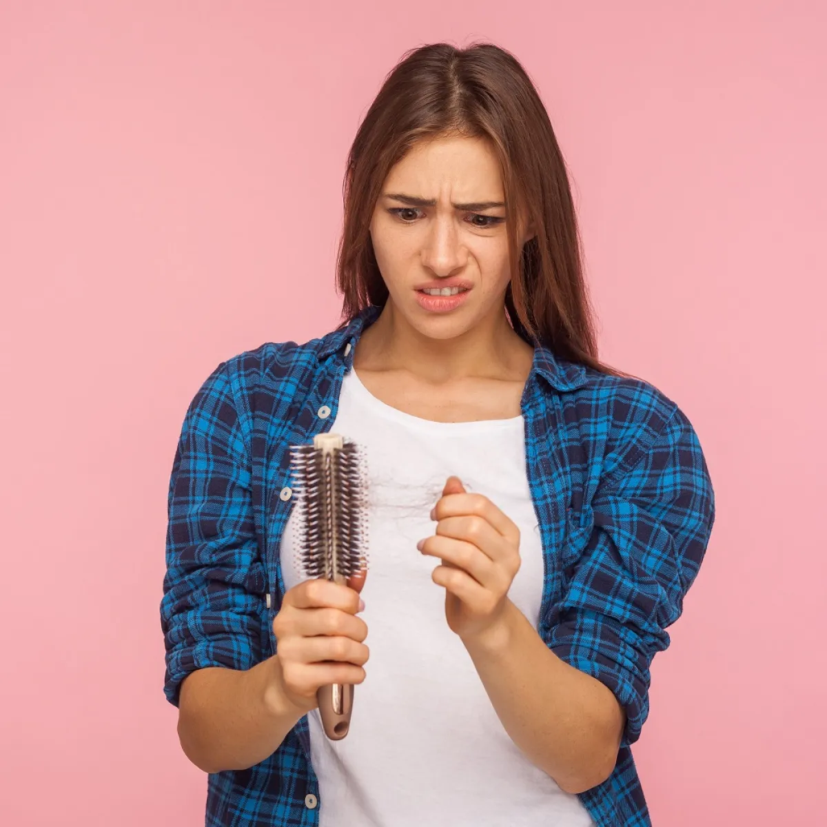 صورة تعبيرية عن تساقط الشعر