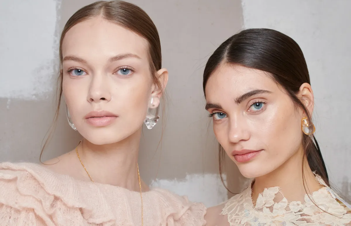 المكياج الطبيعي عنوان صيحات أسبوع باريس PFW FALL 2023 Best Looks