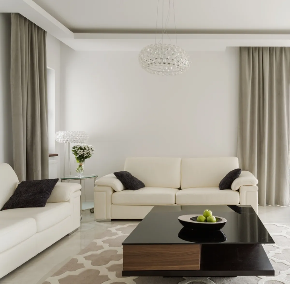 حضور الثريا ليس إلزاميًّا في المجلس ذي الطراز المعاصر 