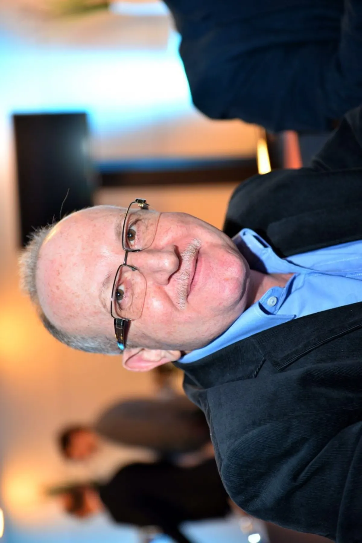 الدكتور مصطفى عبدالعزيز استشاري الأمراض الباطنة