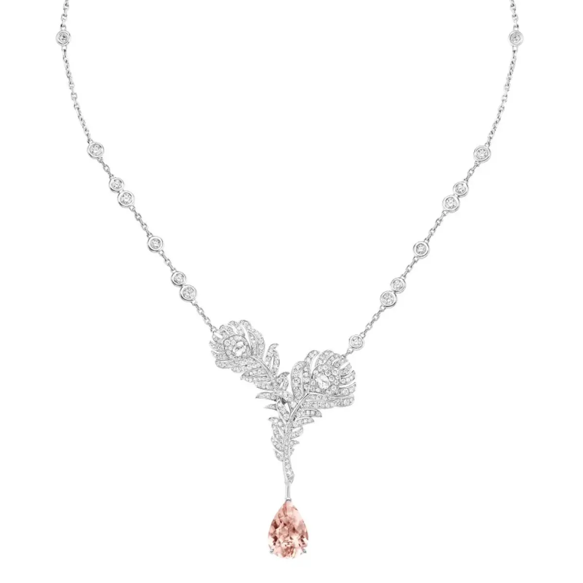 عقد Plume de Paon من بوشرن Boucheron