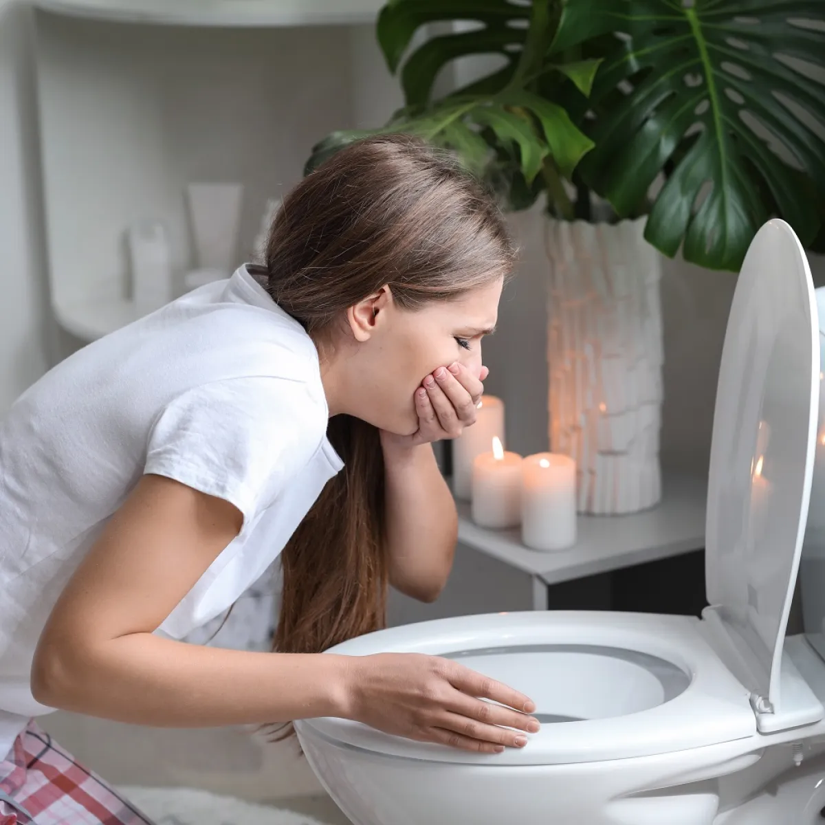 صورة لحامل تتقيأ