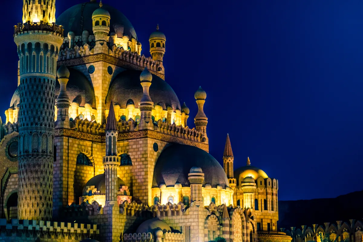 زيارة المساجد التاريخية والتراثية في القاهرة القديمة