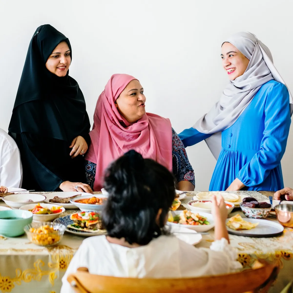 صورة لوليمة عائلية شهية