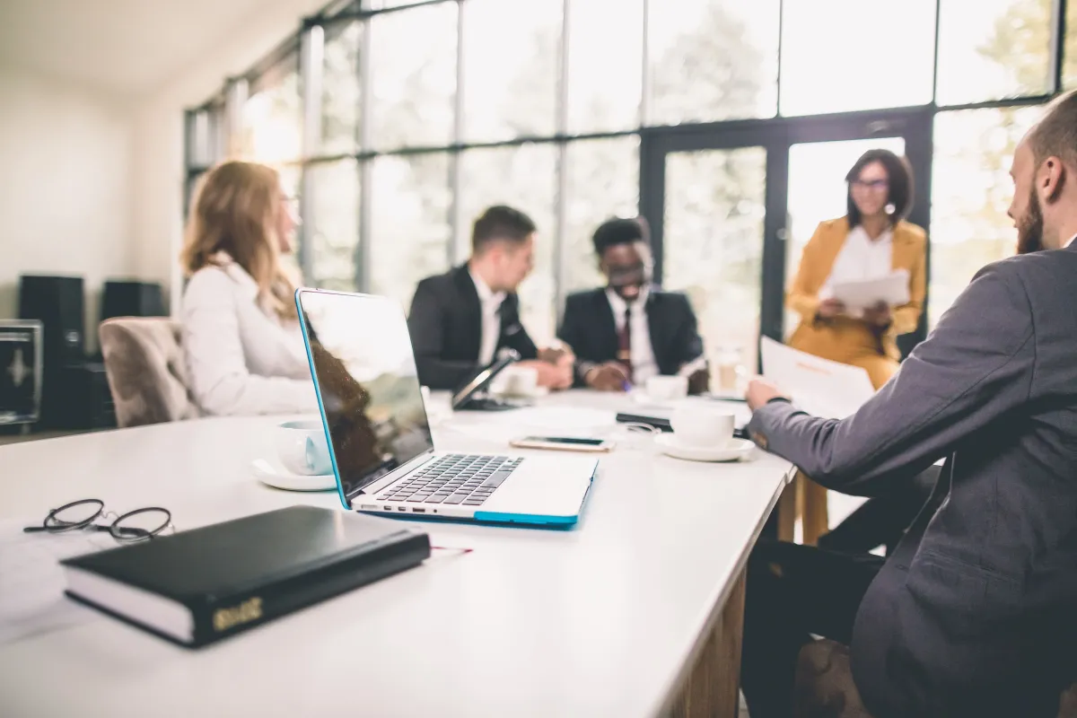 اجتماع في مقر العمل