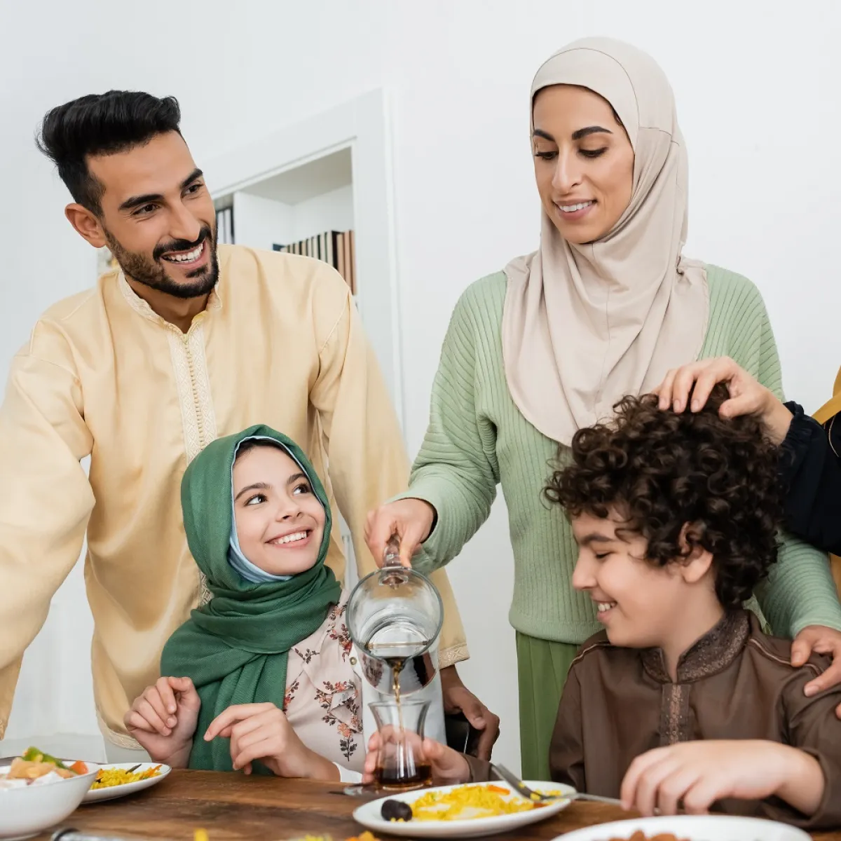 صورة لعائلة  يسودها المحبة والتفاهم