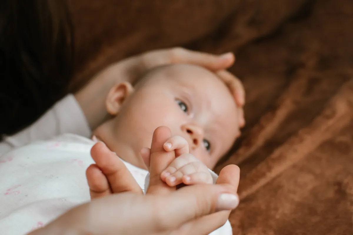 صورة لمولود يشعر بالتعب