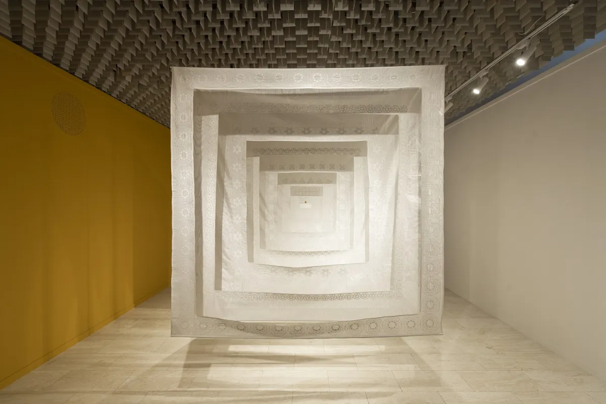 عمل للفنانة دانا عورتاني بعنوان الحب هو قانوني، الحب هو إيماني