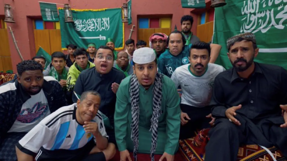 فيصل العيسى وفريق العمل في حلقة مونديال-الصورة من حسابه على تويتر