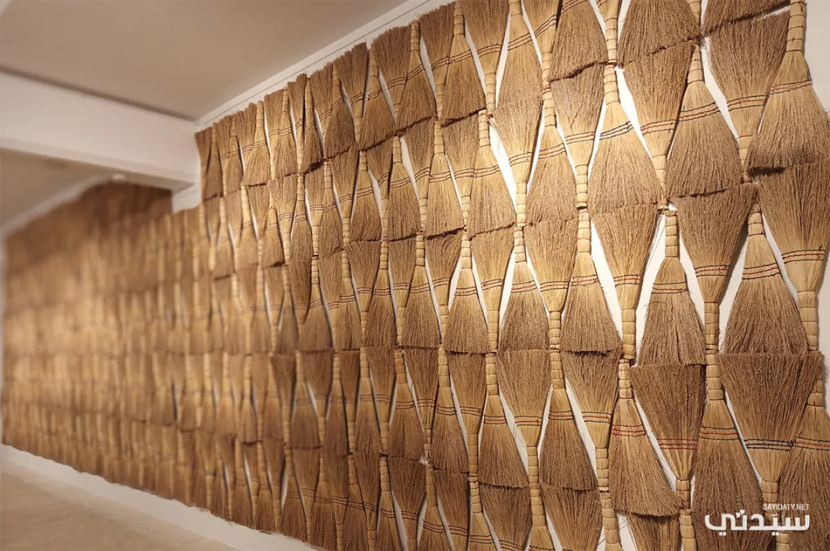 مكنسة للفنان حسن شريف