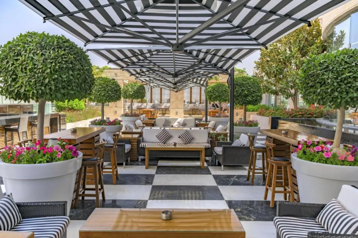 جلسات خارجية في جراند حياة عمّان