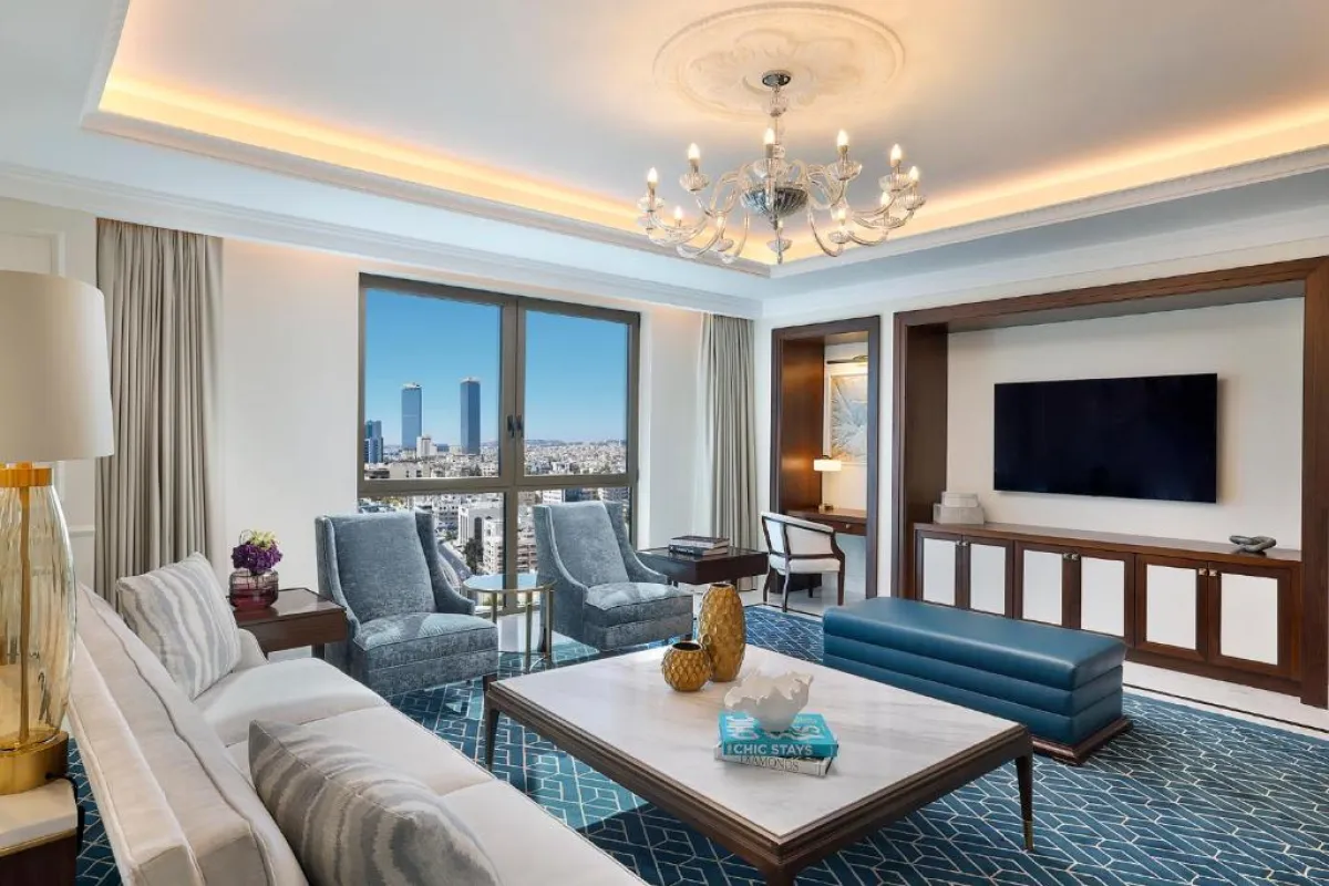 ديكورات فخمة في غرف فندق ريتز كارلتون عمّان